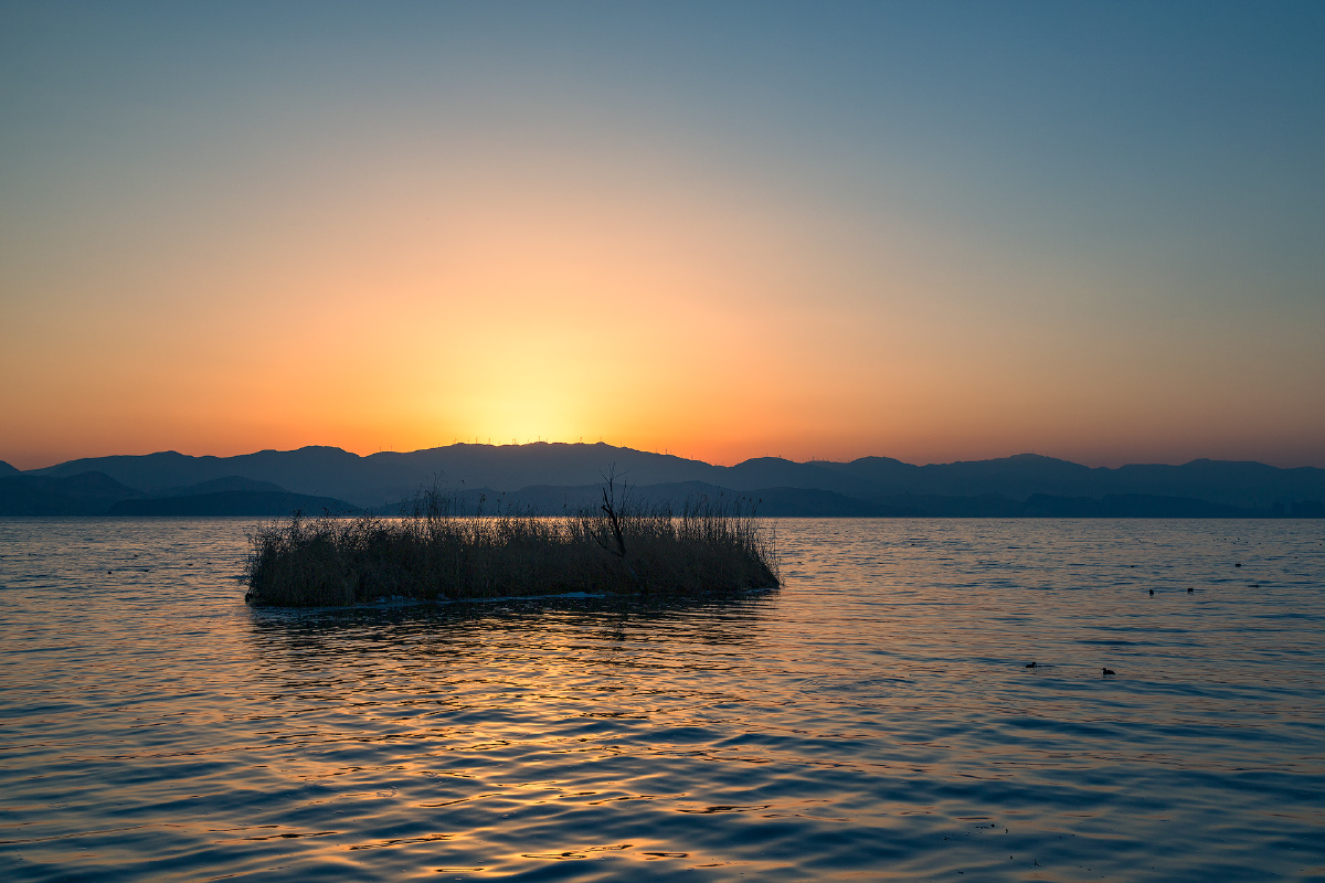云南大理洱海日出