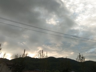 990579