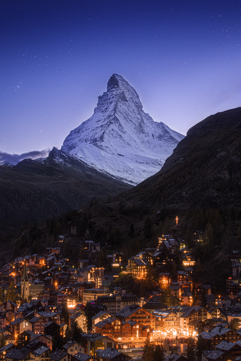 瑞士,马特洪峰下的冰川小镇"采尔马特"夜景
