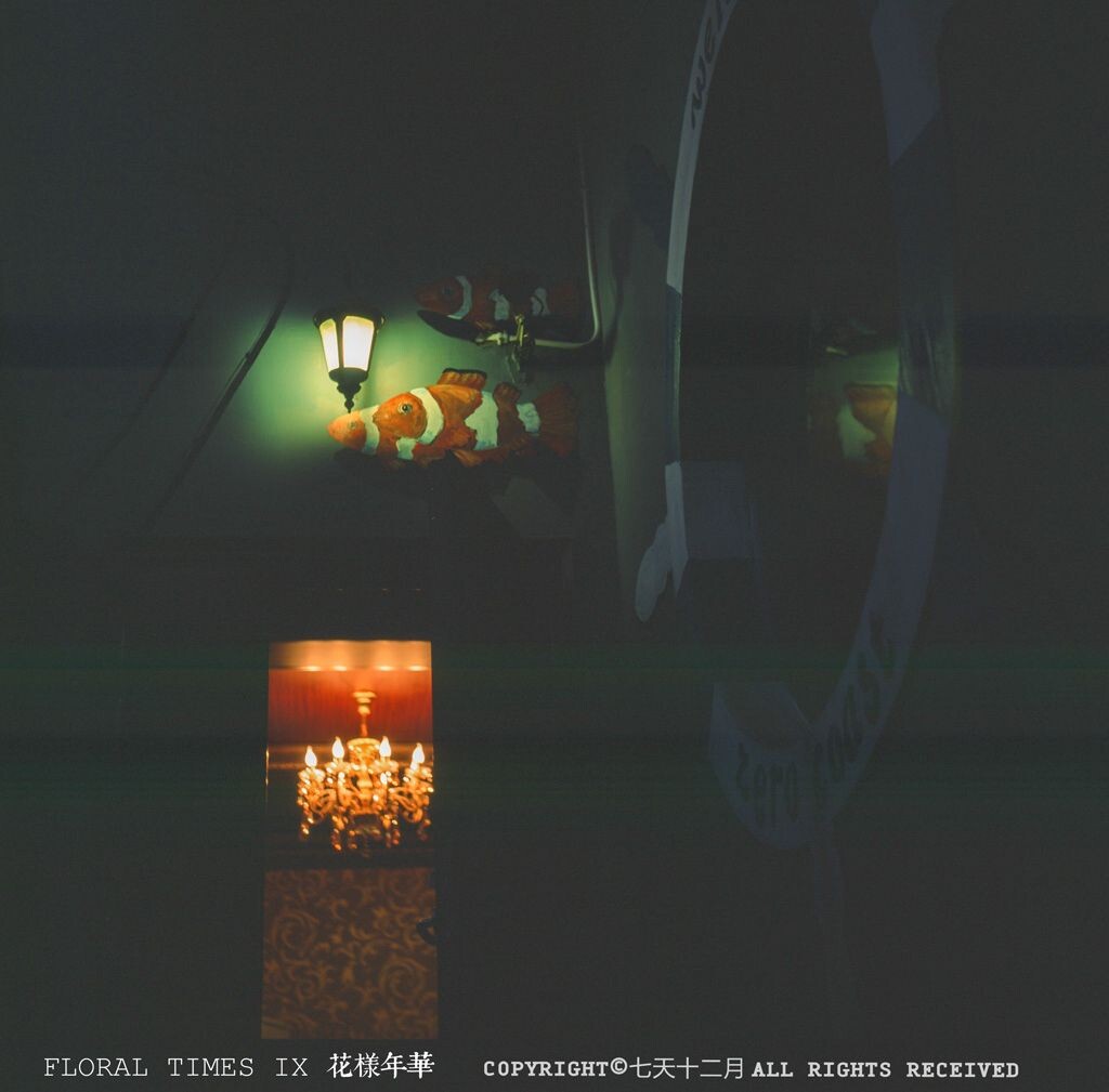 酒吧的二楼缓步区。