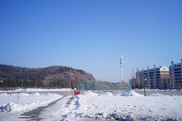 718241