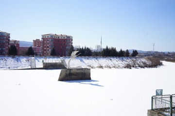 942353