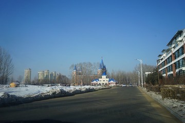 718242