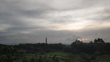 973700