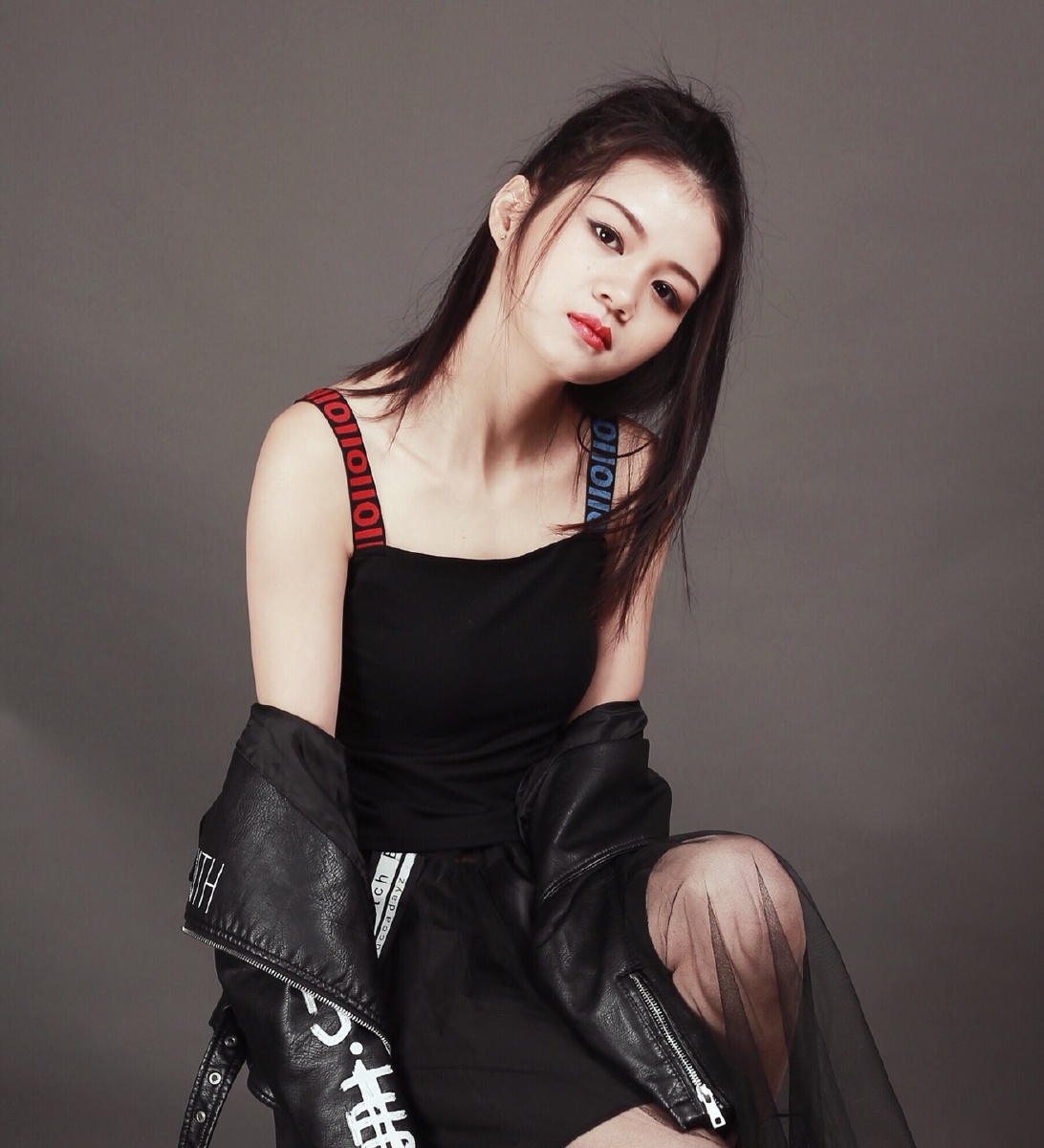 演员左左本左 - 图虫