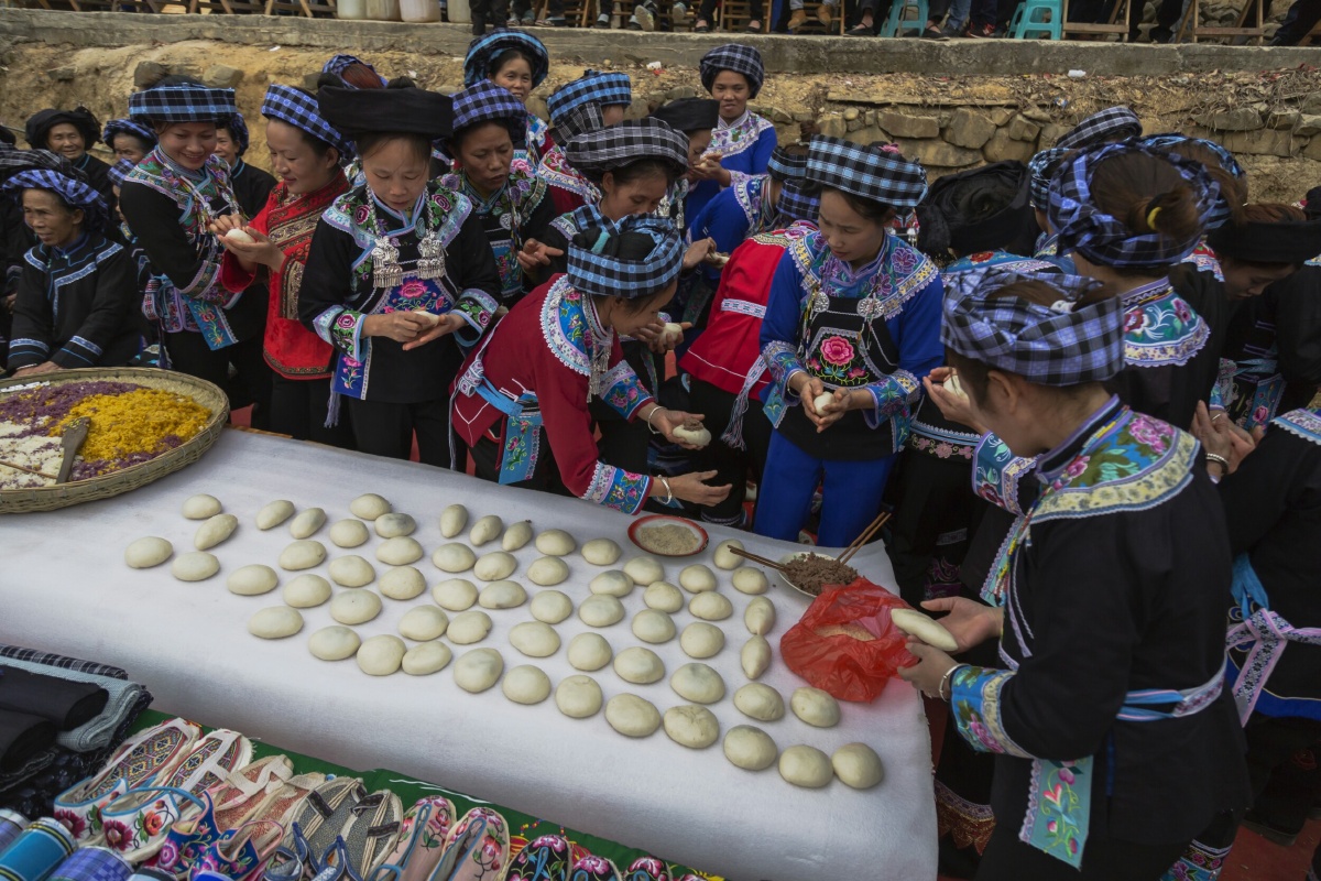 坝桥布依寨年味甚浓