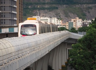 562299