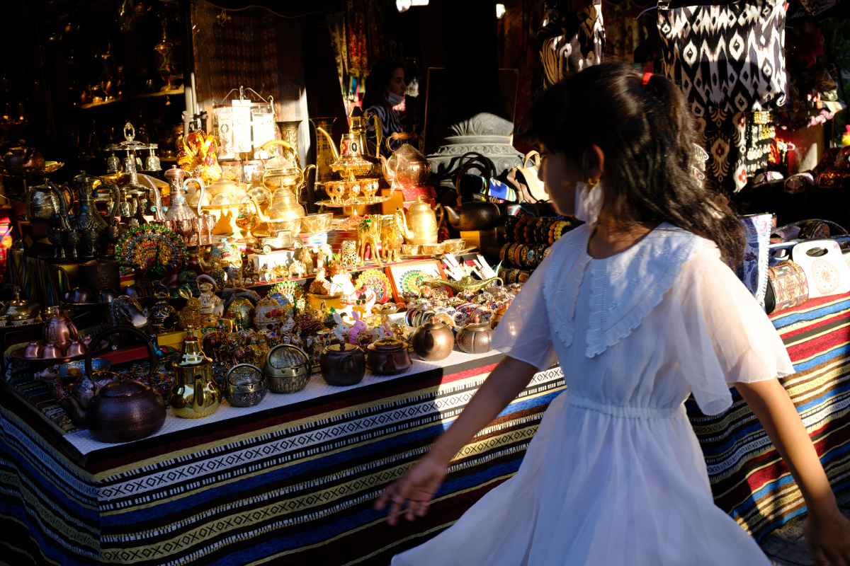 新疆乌鲁木齐的街头光影