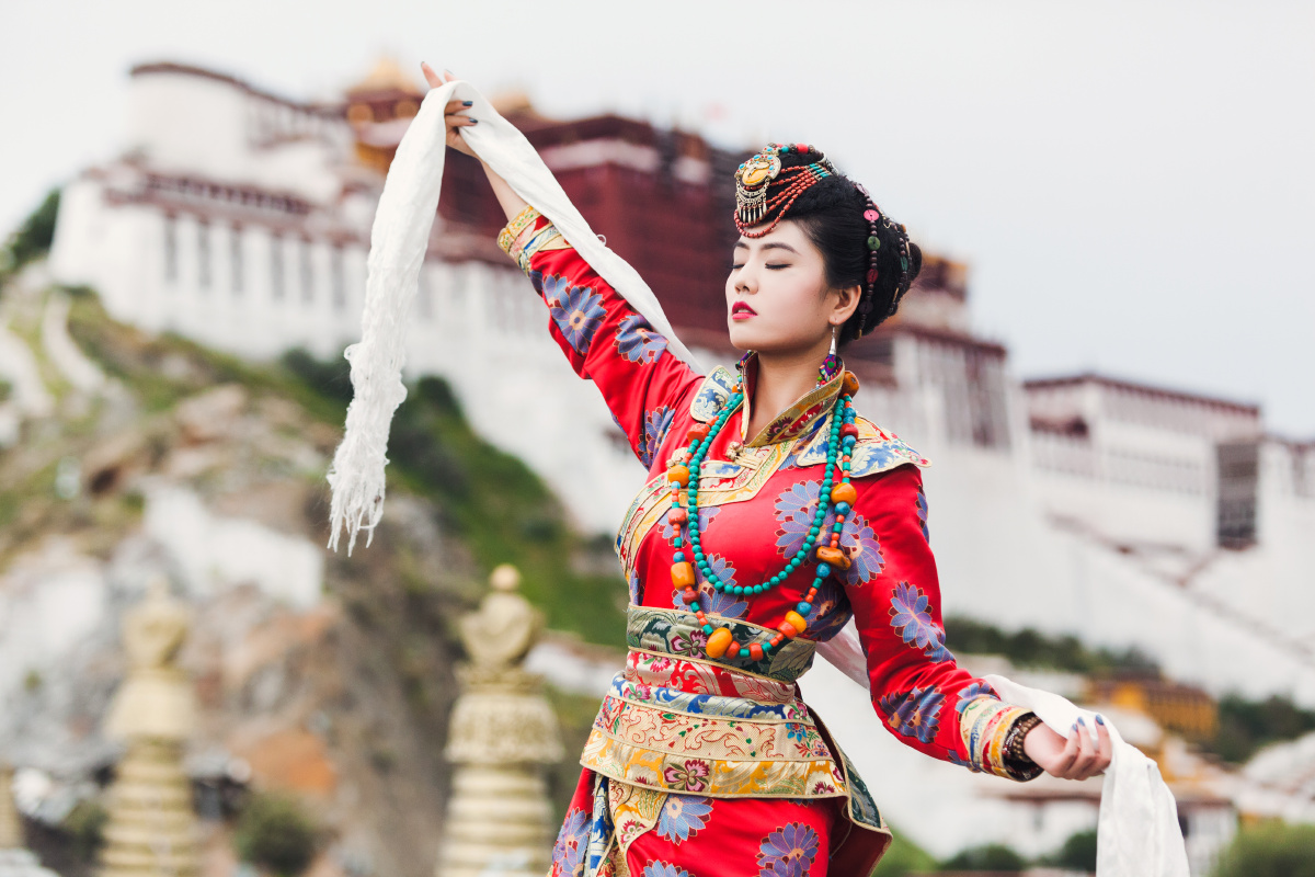 布达拉宫前的美女