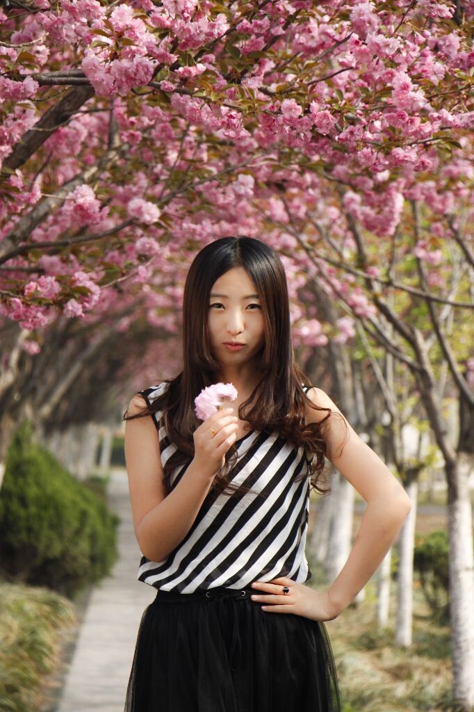 校园人像-3<br />
摄影：李维  模特：胡慧杰 器材：500D 18-135 STM + 50 1.8 后期：李维 地点：西京园情人谷