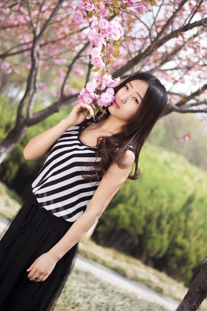 校园人像-7<br />
摄影：李维  模特：胡慧杰 器材：500D 18-135 STM + 50 1.8 后期：李维 地点：西京园情人谷