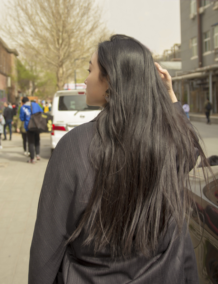 北京798艺术中心拍摄优雅的长发女孩你喜欢吗