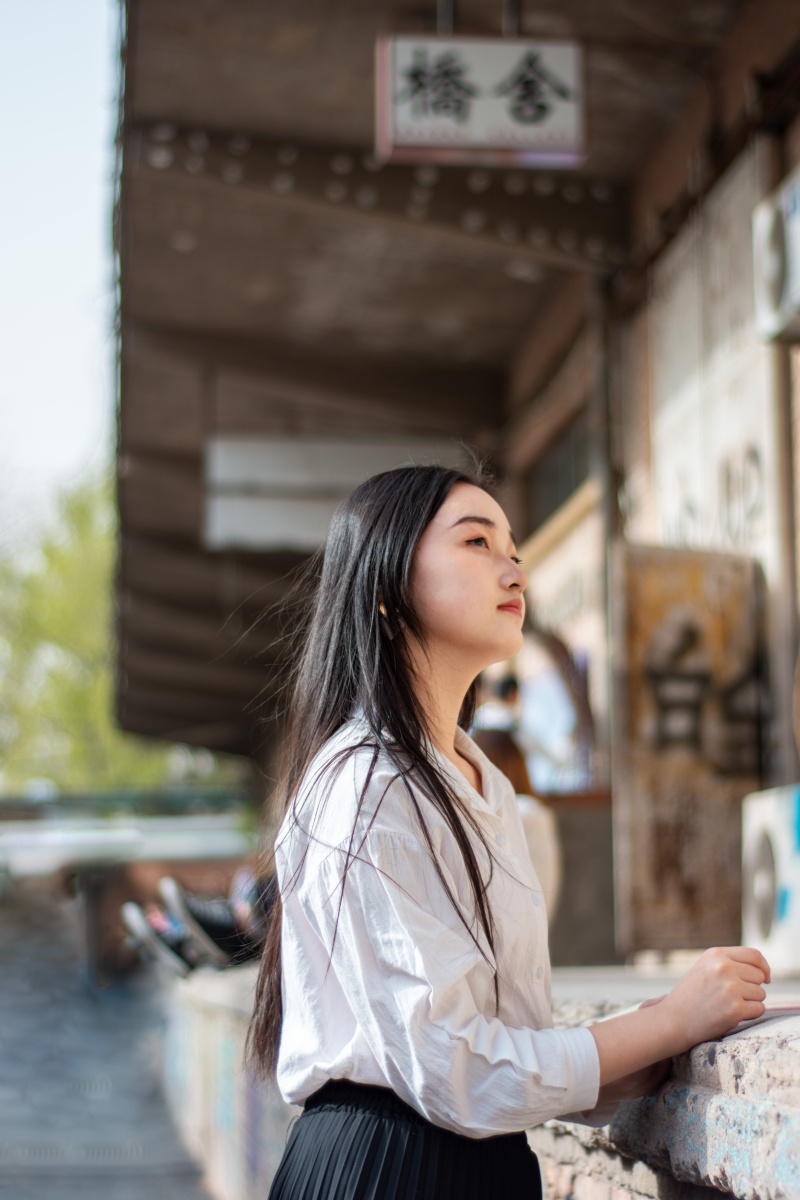 北京798艺术中心拍摄优雅的长发女孩你喜欢吗