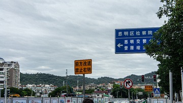 1000093618