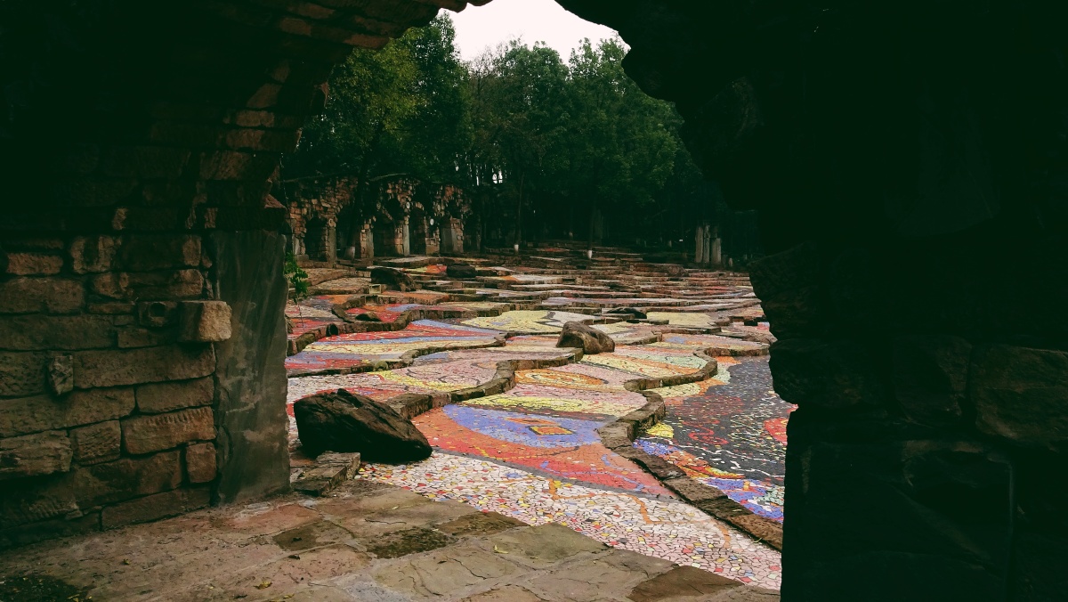 川美校园彩色梯田