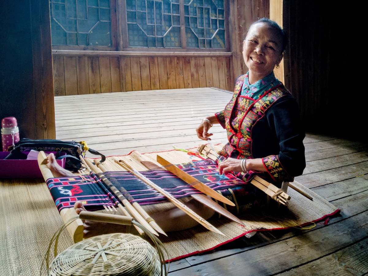 《非遗织锦》 2019年2月5日正月初一,拍摄于海南苗族村.