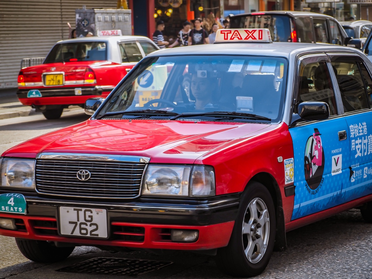 香港和新加坡出租车的士迷你巴士