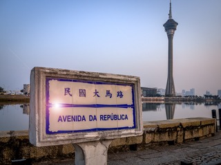 416595