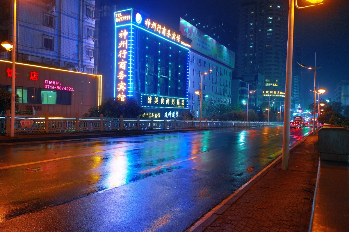 十堰街头夜景