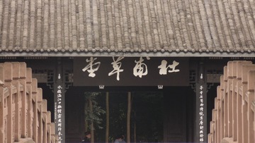 733962