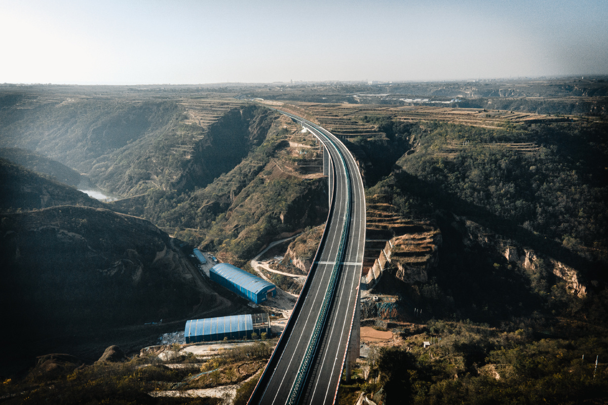 关注 21日晚到23日晨,系统守候了陕甘交界支党河和粱渠沟两座特大桥的