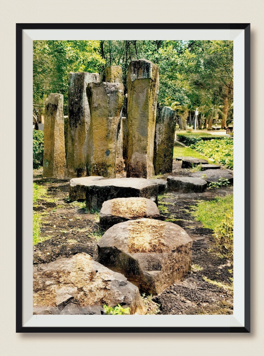 火山石柱拍摄于中国海口石山火山群世界地质公园