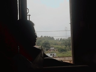 63372