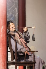 丹葛尔古城，午后晒太阳的老爷子