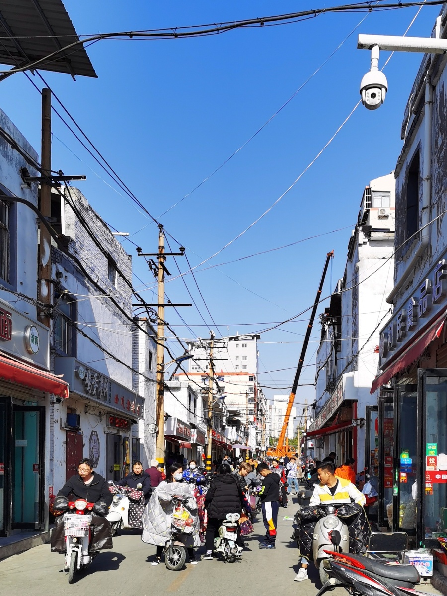 五线小城焦作市的老城区摄于焦作市解放路新华街胜利街