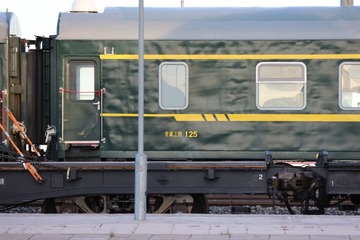 3647