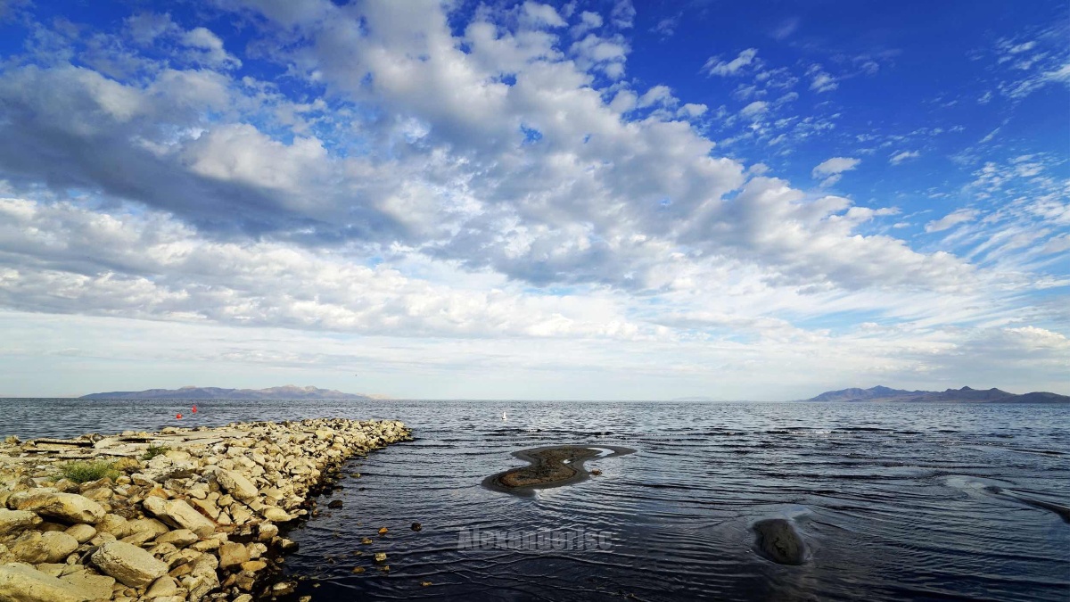 大盐湖(great salt lake):北美洲第一大盐湖,它位于美国西部内华达山