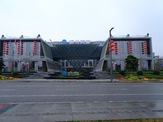 182085