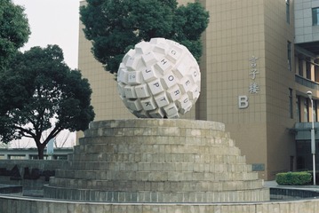 727712