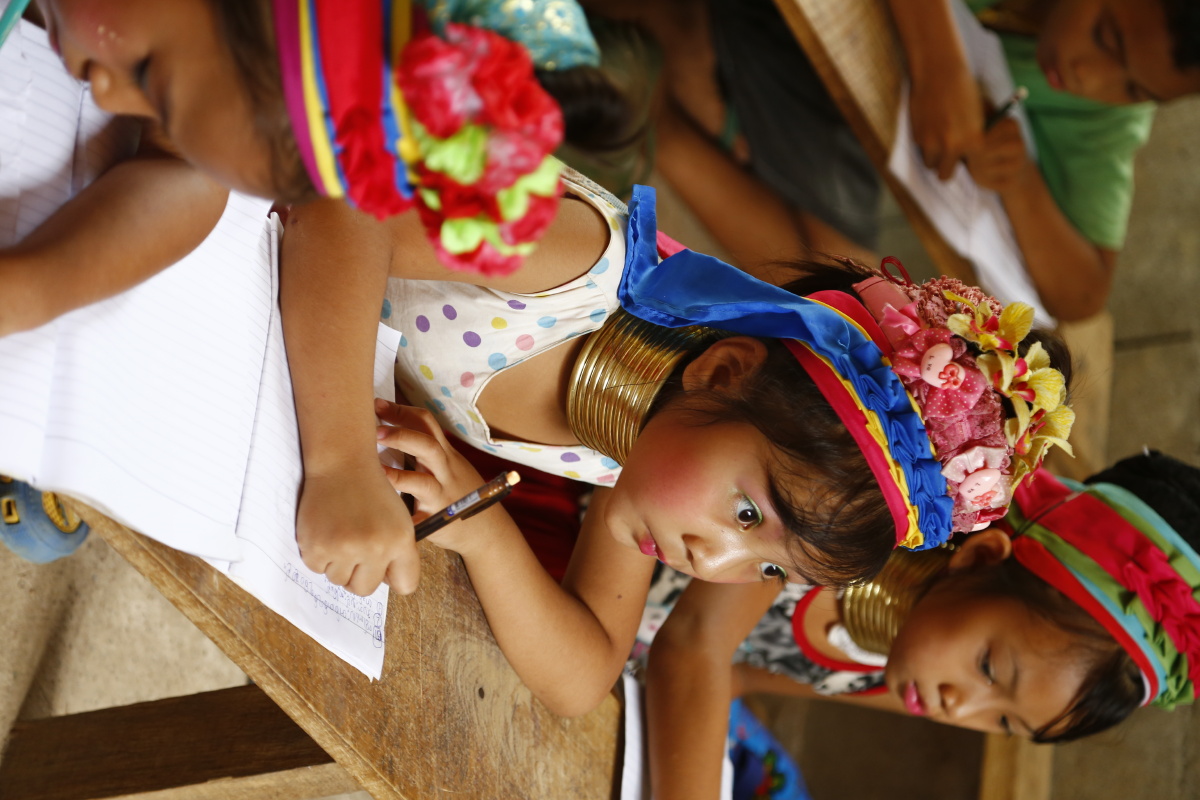 泰国长颈族女孩