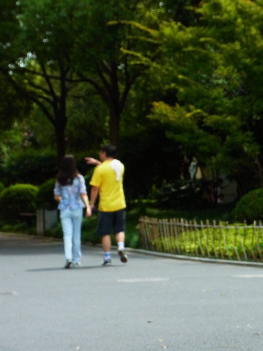 谁的背影<br />
@@