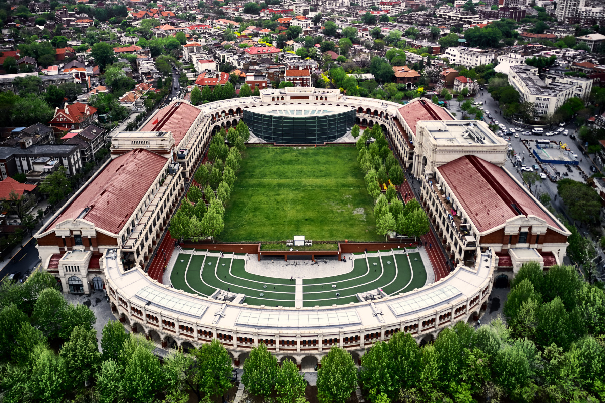 雨后的民园体育场