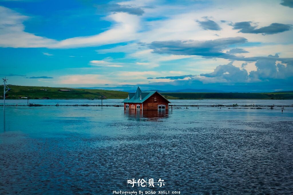 额尔古纳河上的房屋被淹没了<br />
