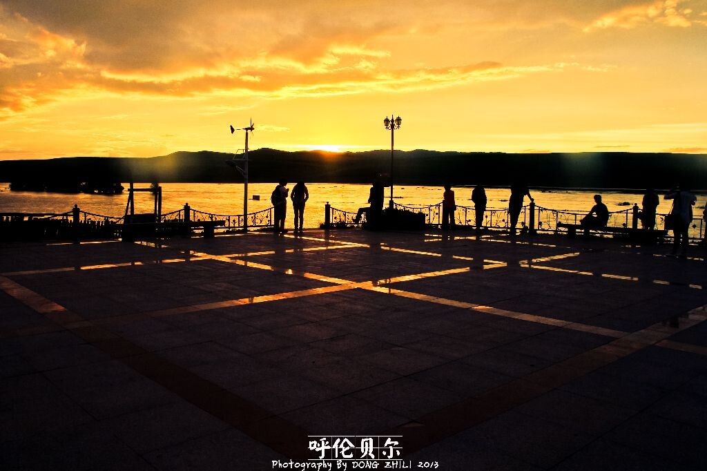 额尔古纳河日落<br />
