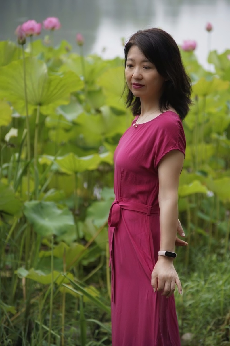 2021年6月27日游无锡鼋头渚景区拍摄气质美女和荷花