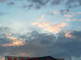 898703