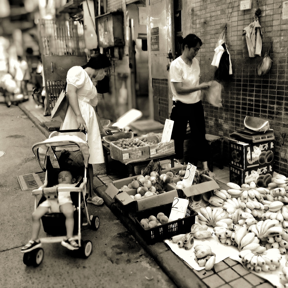 走过广州一个很老很老的街长寿街市