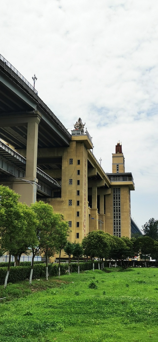 长干行长江大桥南堡公园追光者