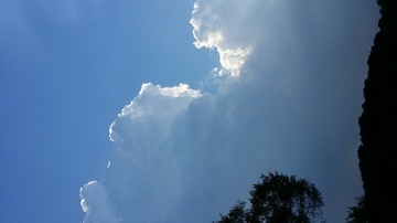 1085718