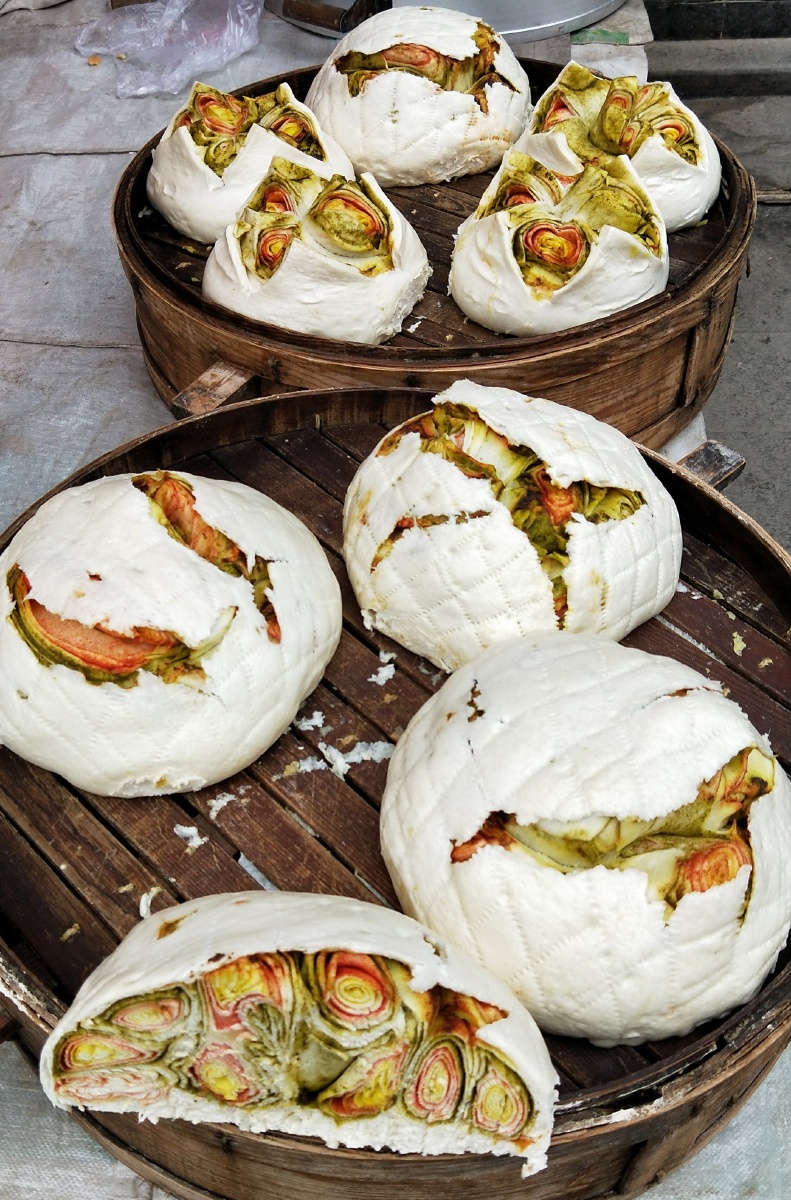 今晨上班路上被品类繁多的岷县馍馍所诱惑,在早市上一路拍来……古田