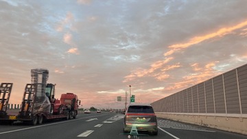 DB7F1AE0-B073-43A6-9909-8CE941E1055F/L0/001