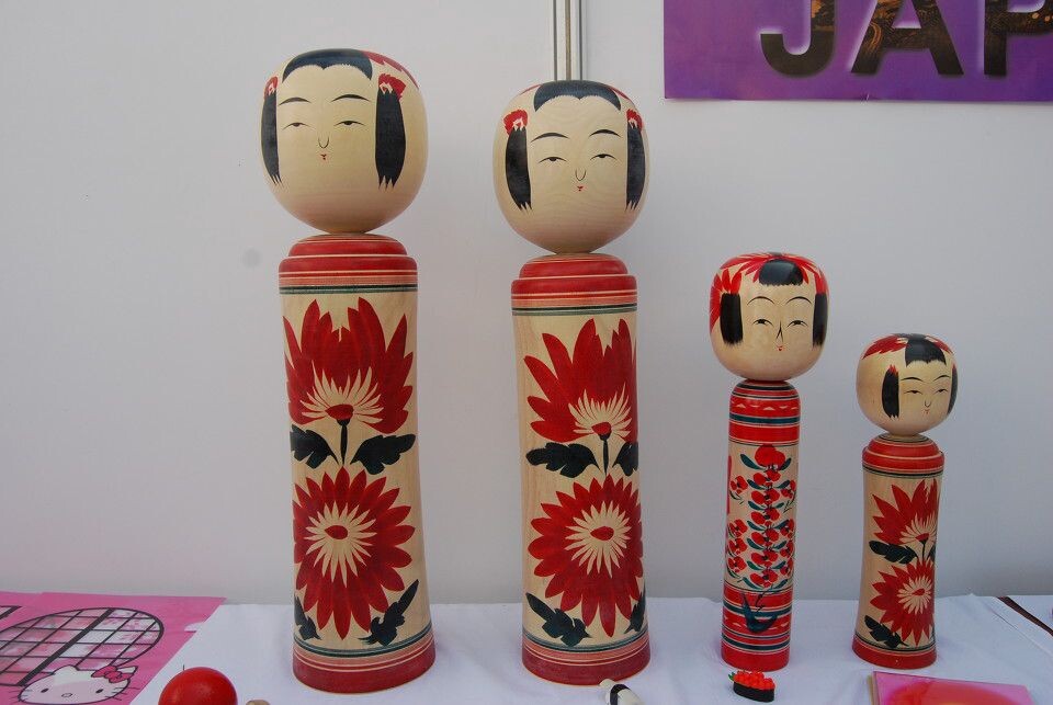 安静的日本娃娃<br />
你可知道，在热闹的文化节的一隅，还有这样安静的娃娃……