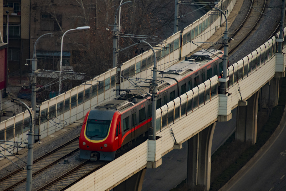 行驶在地面上的地铁