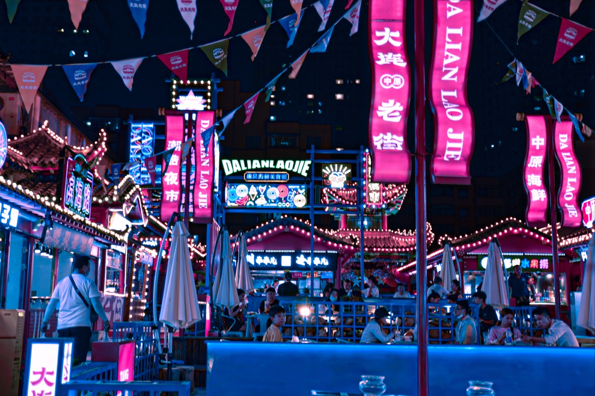 赛博朋克夜市 - 麻吉魔法 - 图虫