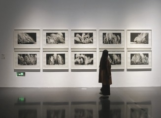 164058