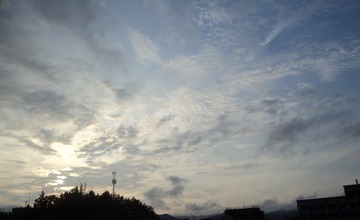 572726